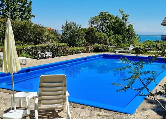 Navarro Hill Resort